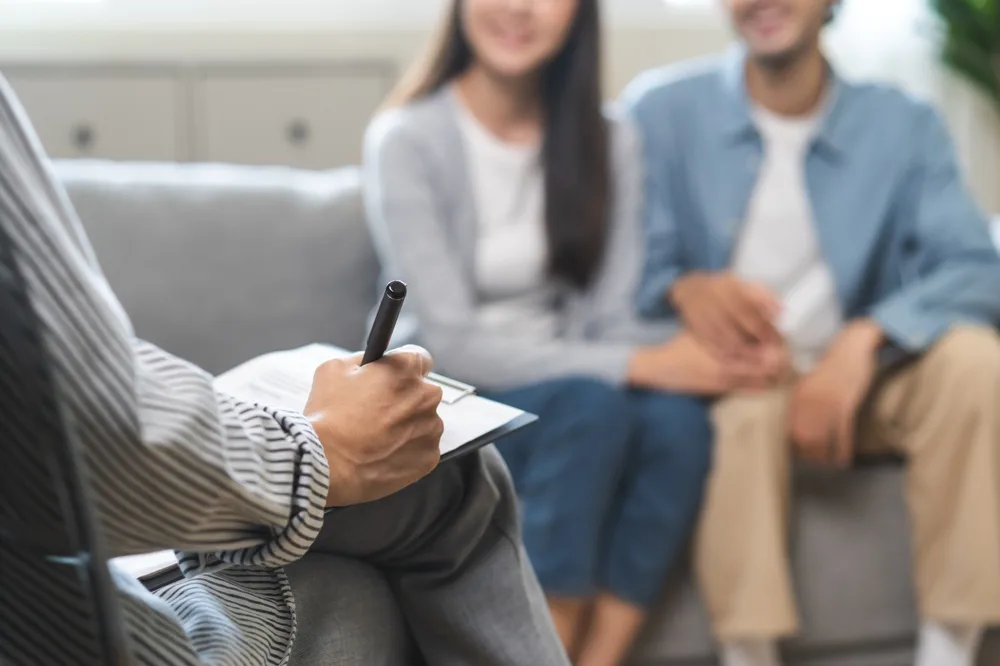 أهمية الفحص قبل الزواج لضمان صحة الأسرة